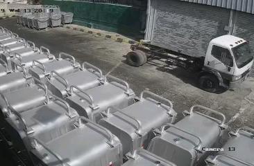 حاويات معدنية بلدية الزرقاء